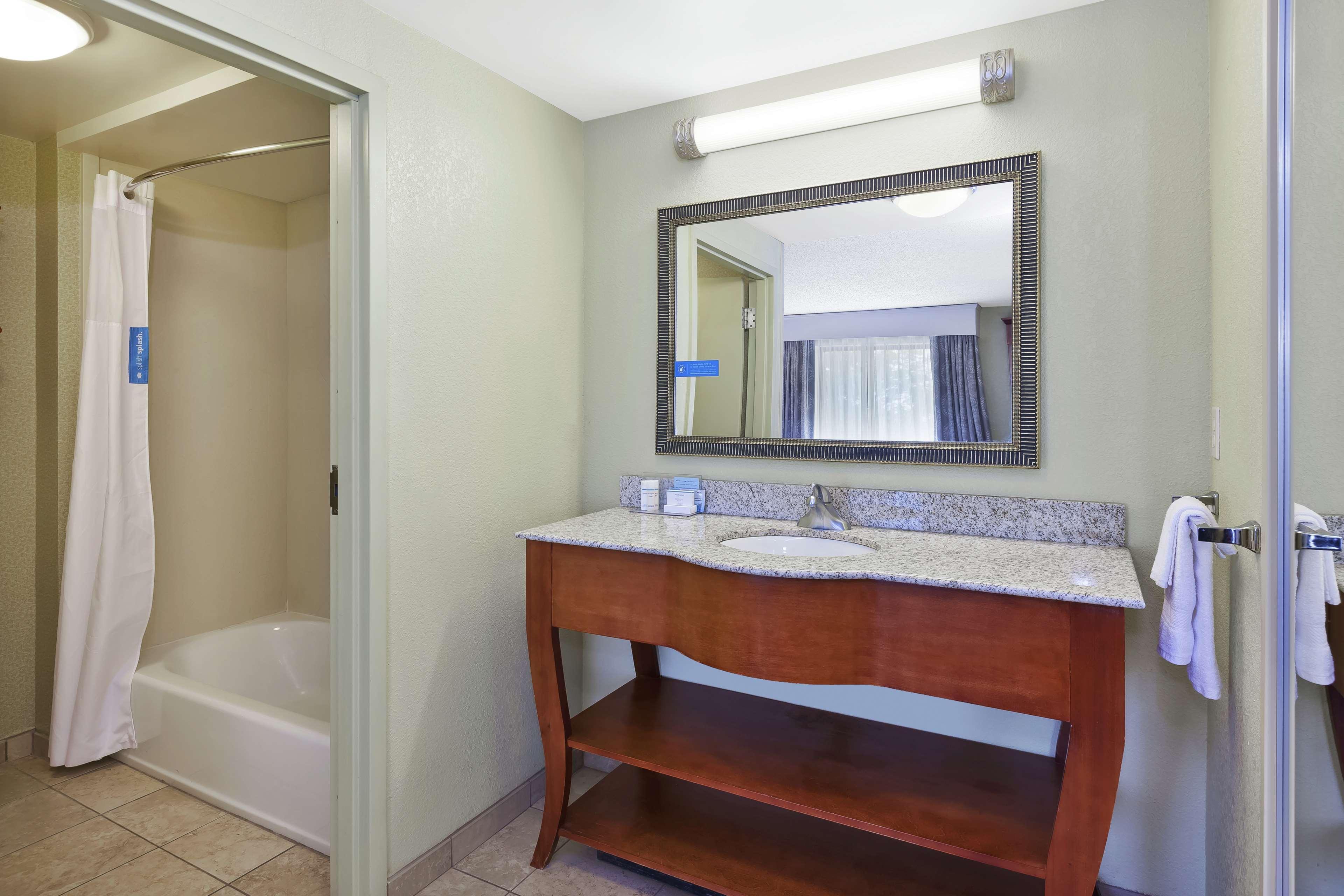 Hampton Inn & Suites Grand Rapids-Airport 28Th St Cascade Екстериор снимка