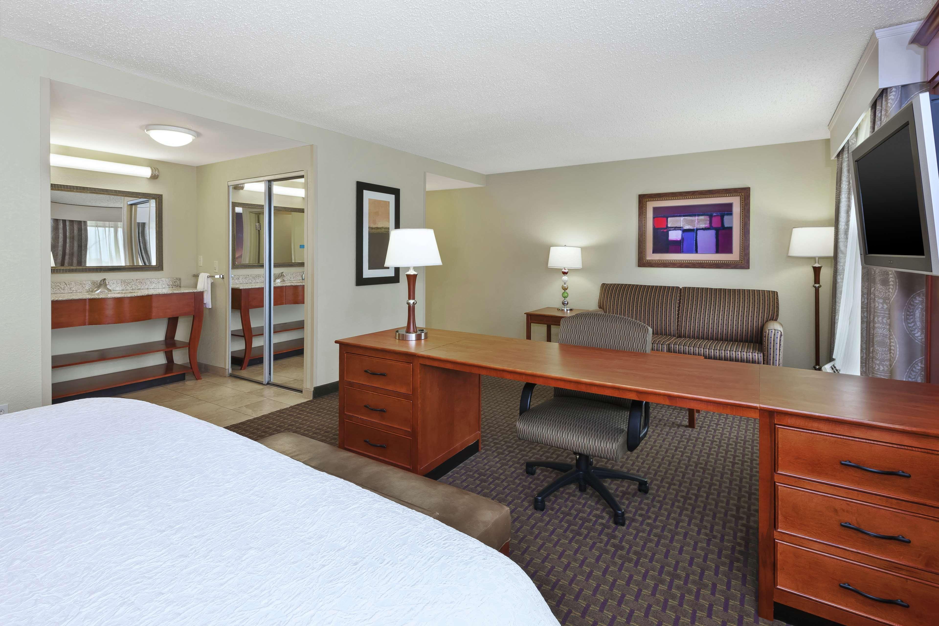 Hampton Inn & Suites Grand Rapids-Airport 28Th St Cascade Екстериор снимка