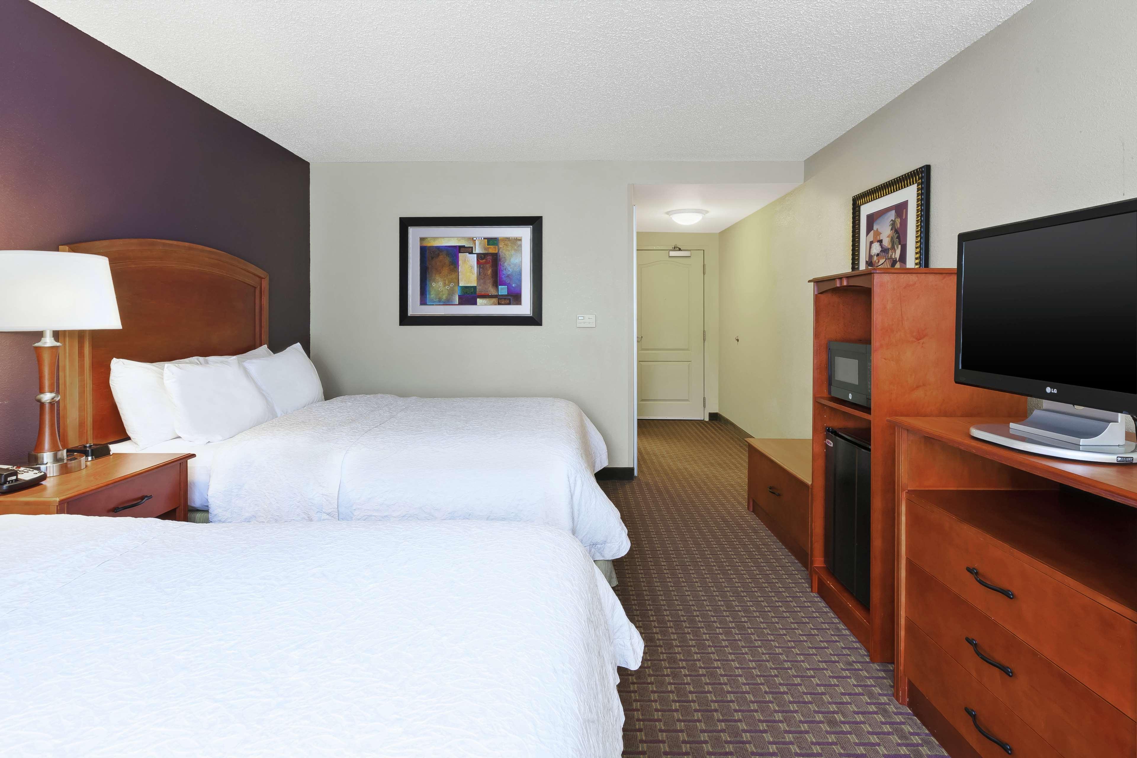 Hampton Inn & Suites Grand Rapids-Airport 28Th St Cascade Екстериор снимка