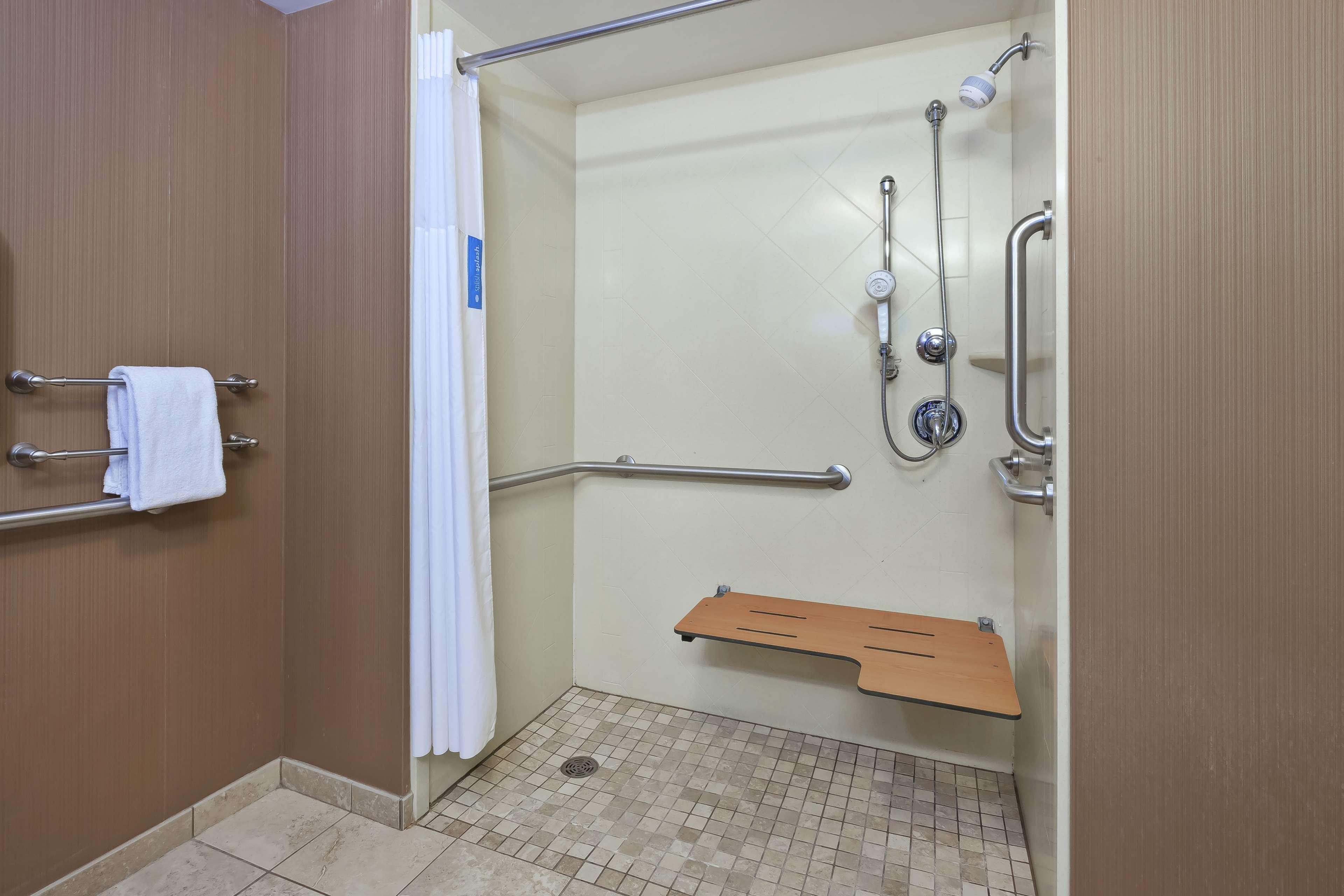 Hampton Inn & Suites Grand Rapids-Airport 28Th St Cascade Екстериор снимка