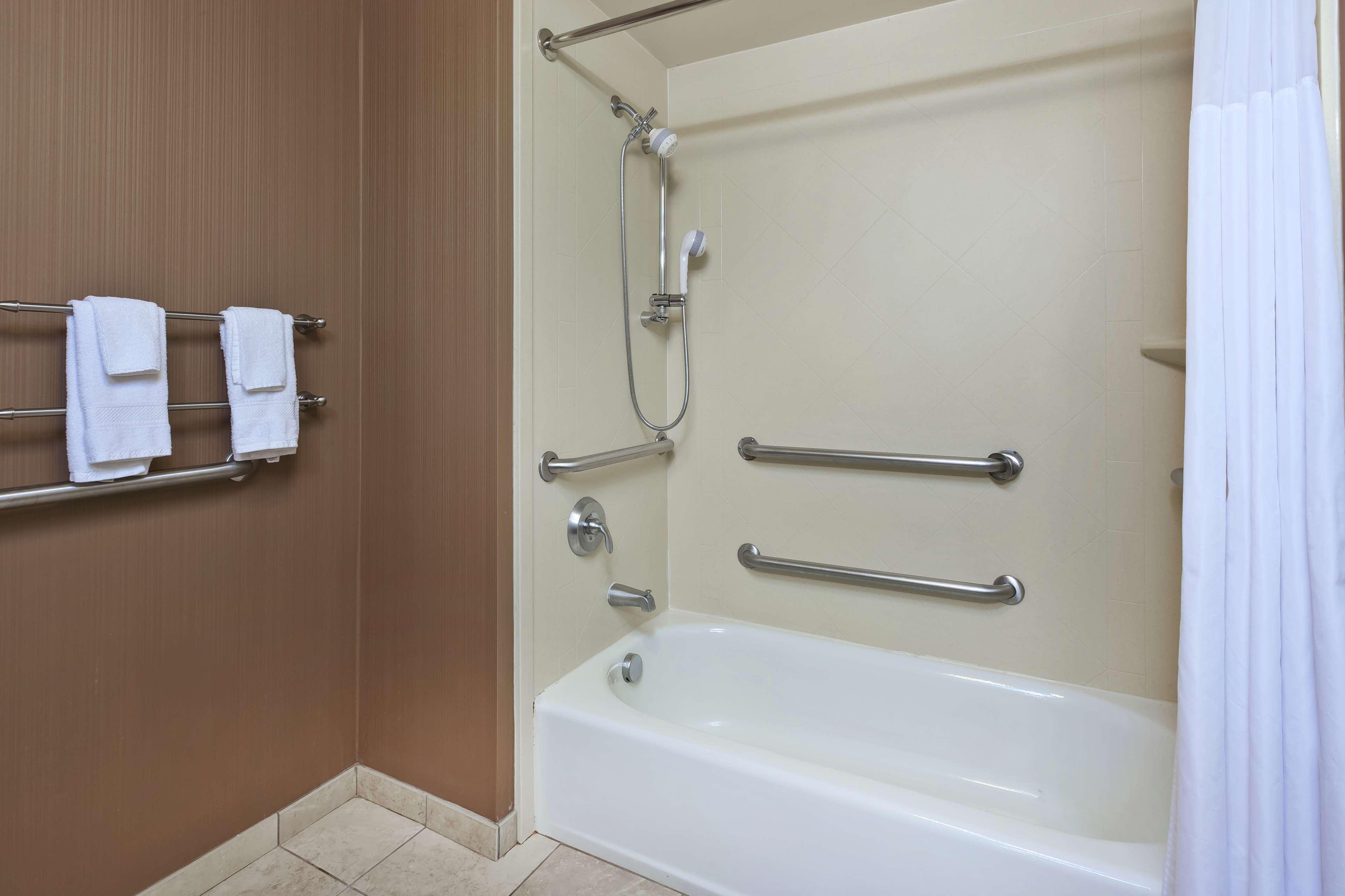 Hampton Inn & Suites Grand Rapids-Airport 28Th St Cascade Екстериор снимка