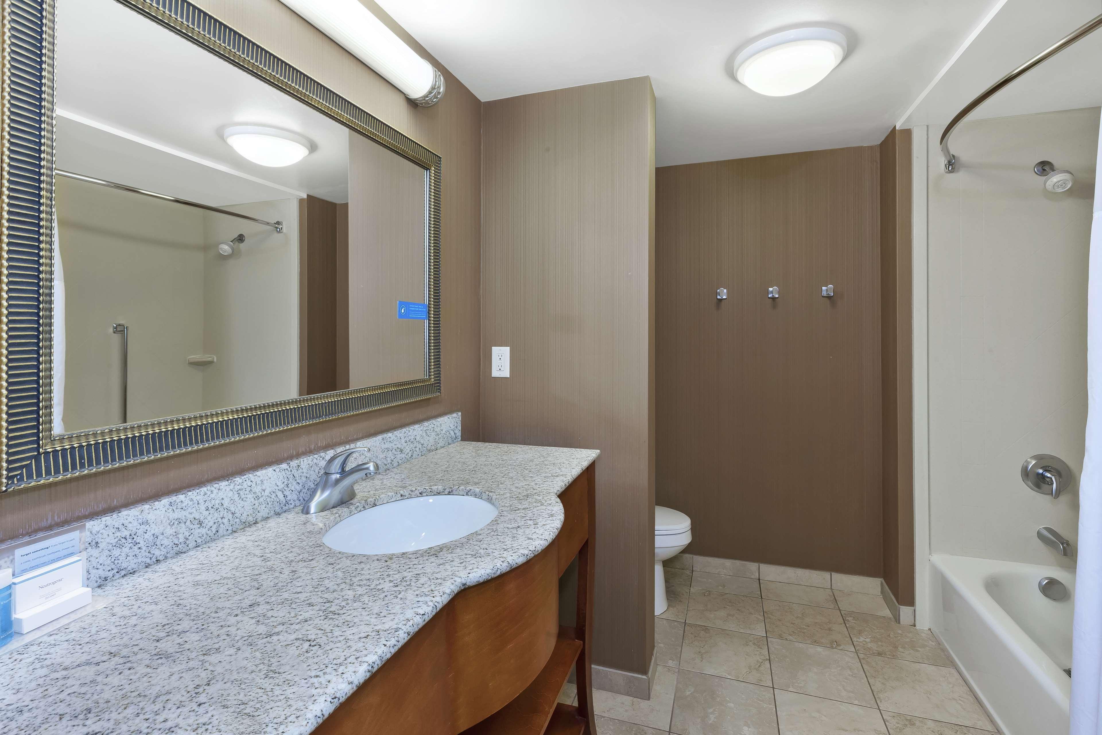 Hampton Inn & Suites Grand Rapids-Airport 28Th St Cascade Екстериор снимка