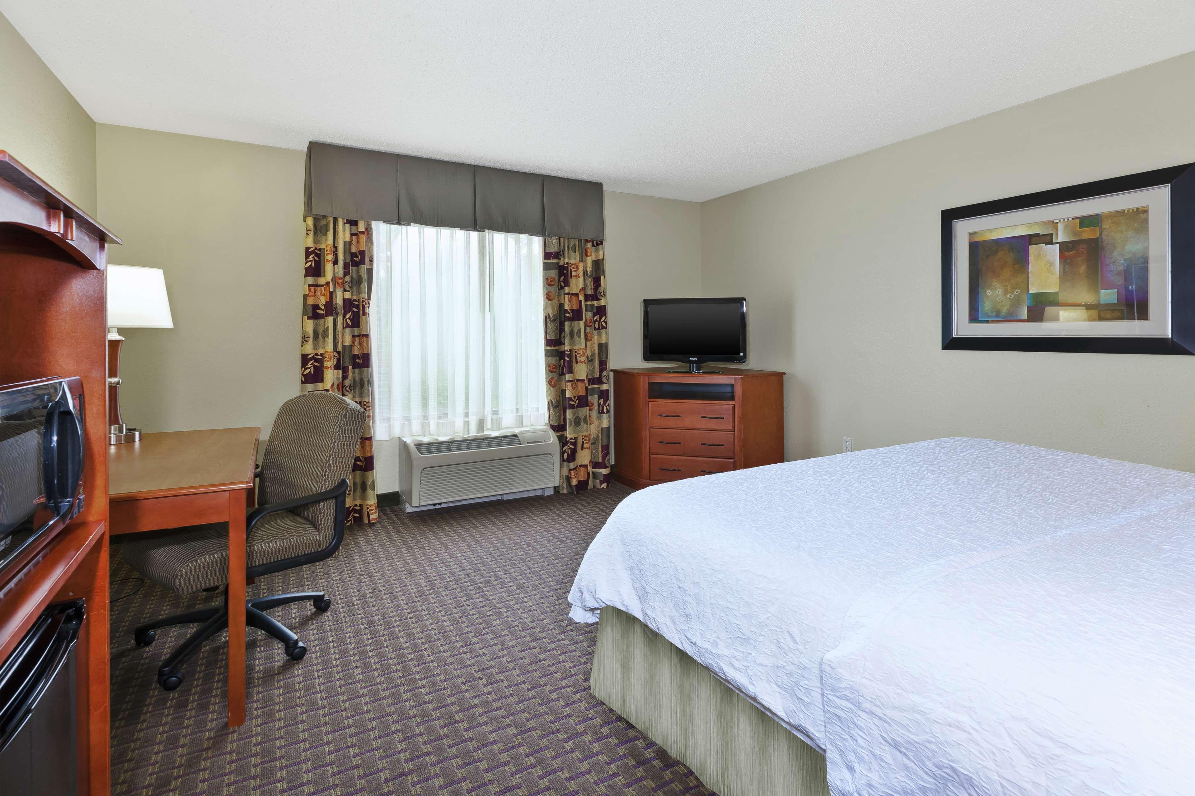 Hampton Inn & Suites Grand Rapids-Airport 28Th St Cascade Екстериор снимка
