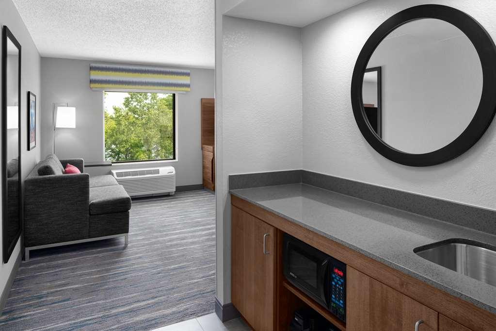 Hampton Inn & Suites Grand Rapids-Airport 28Th St Cascade Стая снимка