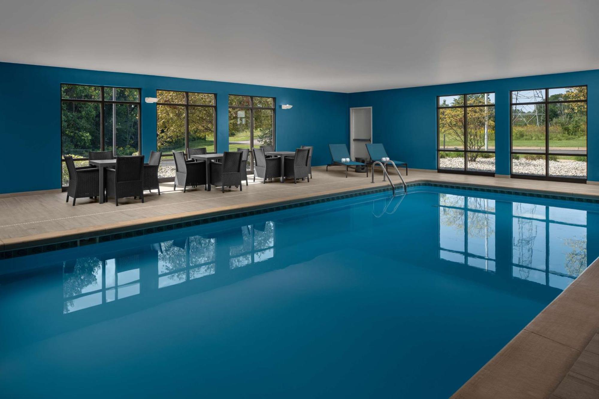 Hampton Inn & Suites Grand Rapids-Airport 28Th St Cascade Екстериор снимка