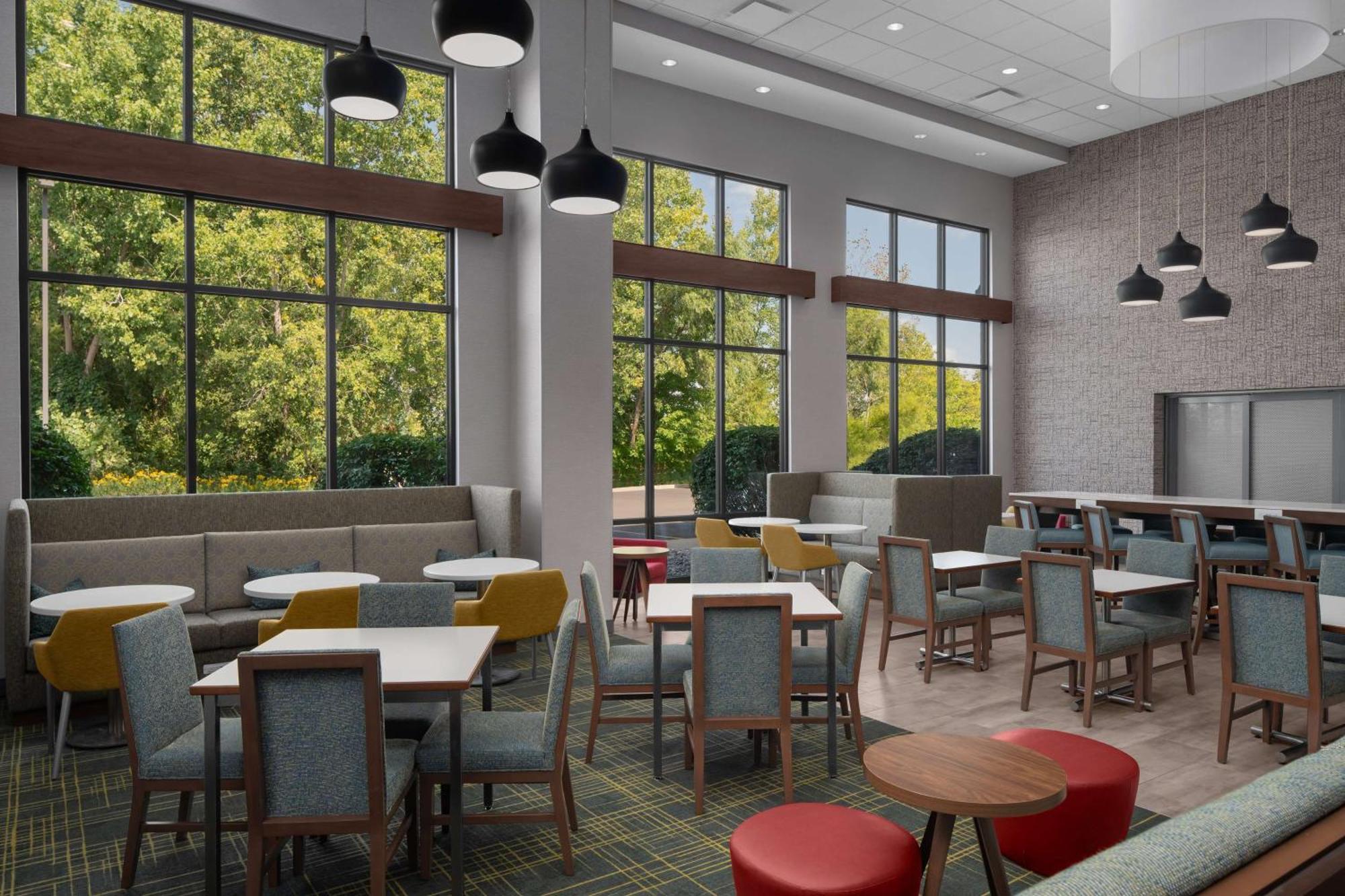 Hampton Inn & Suites Grand Rapids-Airport 28Th St Cascade Екстериор снимка