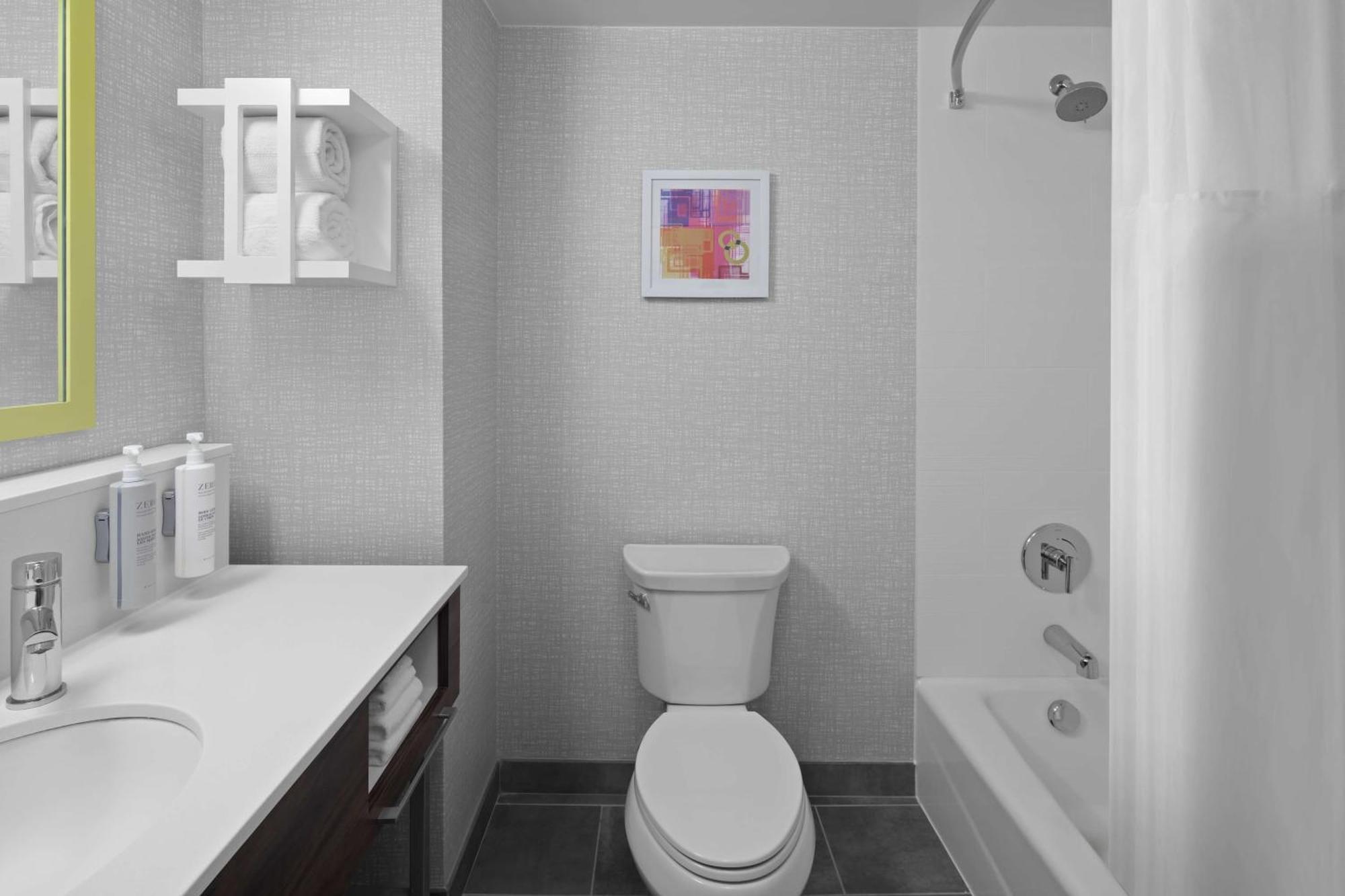 Hampton Inn & Suites Grand Rapids-Airport 28Th St Cascade Екстериор снимка