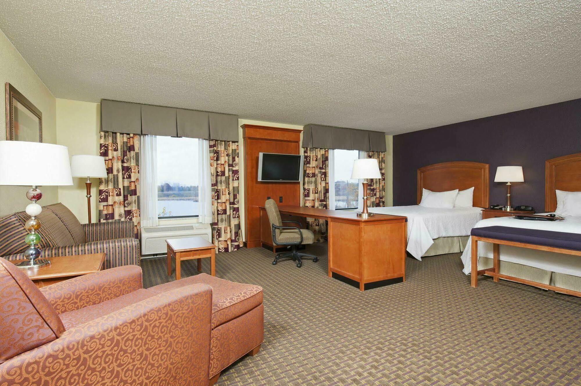 Hampton Inn & Suites Grand Rapids-Airport 28Th St Cascade Екстериор снимка