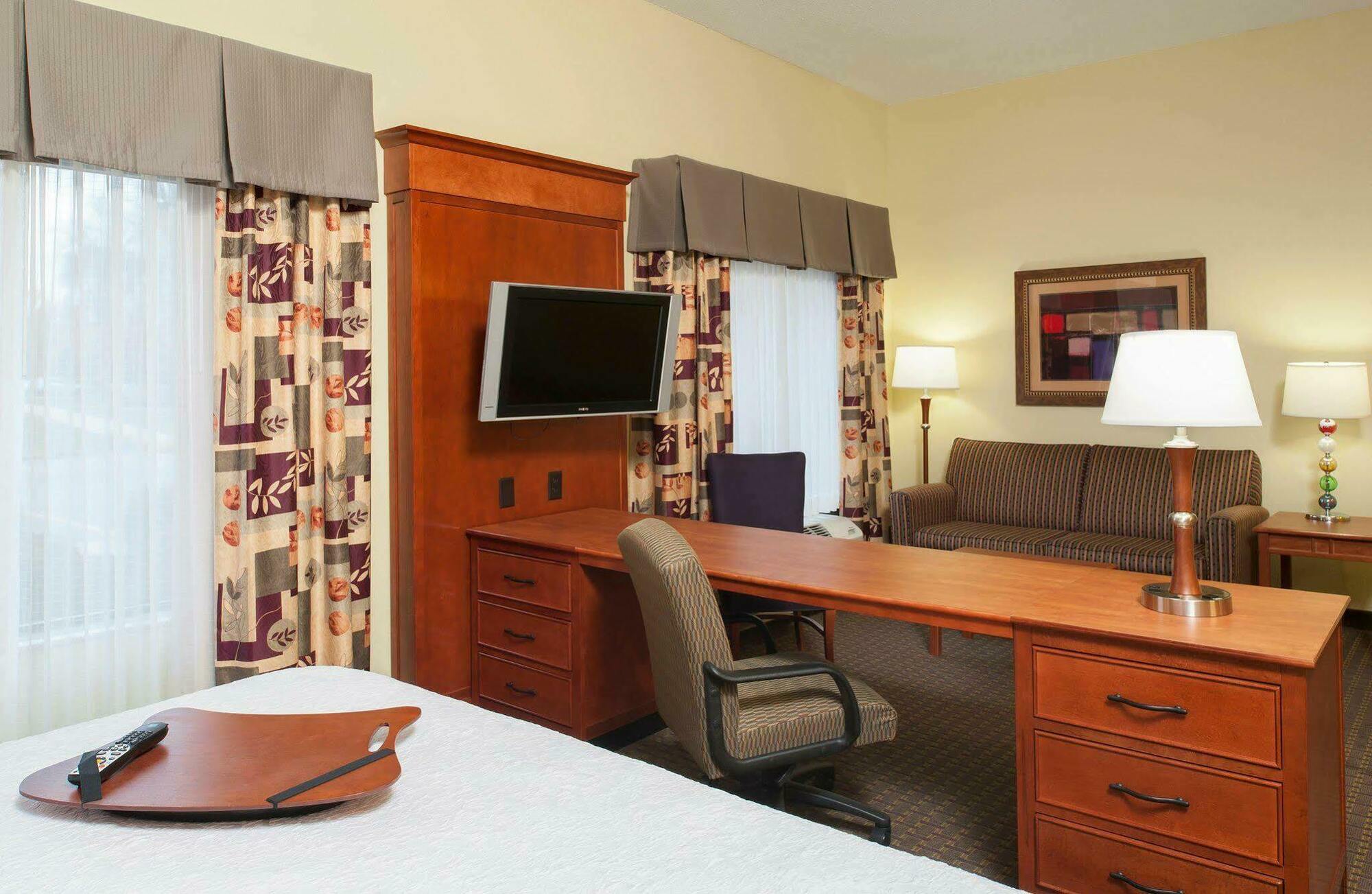 Hampton Inn & Suites Grand Rapids-Airport 28Th St Cascade Екстериор снимка